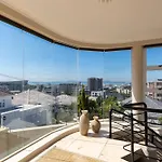 Spacious And Comfortable Green Point Villa